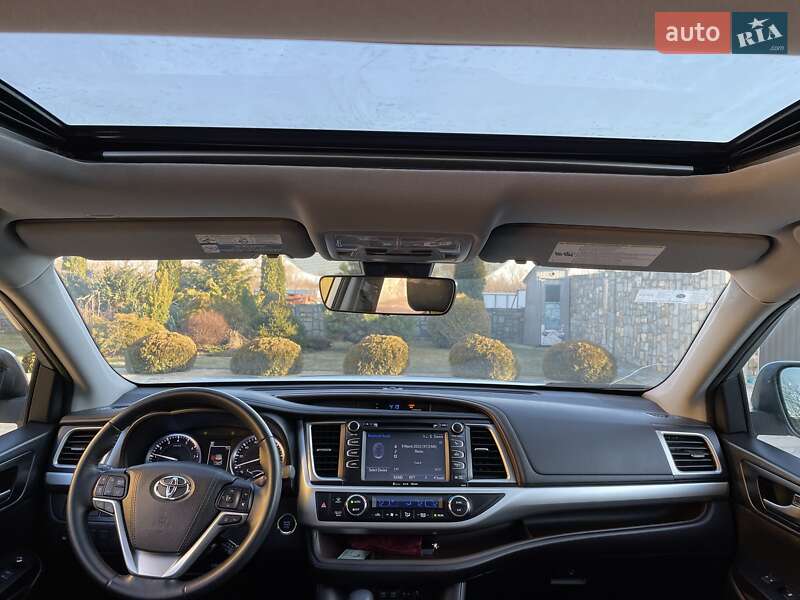 Внедорожник / Кроссовер Toyota Highlander 2018 в Ивано-Франковске