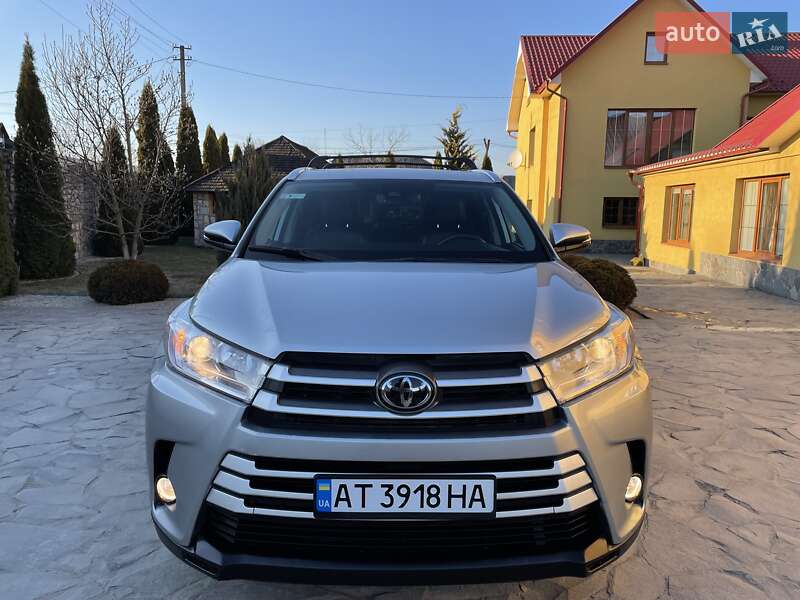 Внедорожник / Кроссовер Toyota Highlander 2018 в Ивано-Франковске