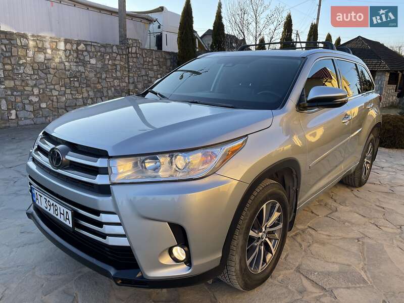 Внедорожник / Кроссовер Toyota Highlander 2018 в Ивано-Франковске