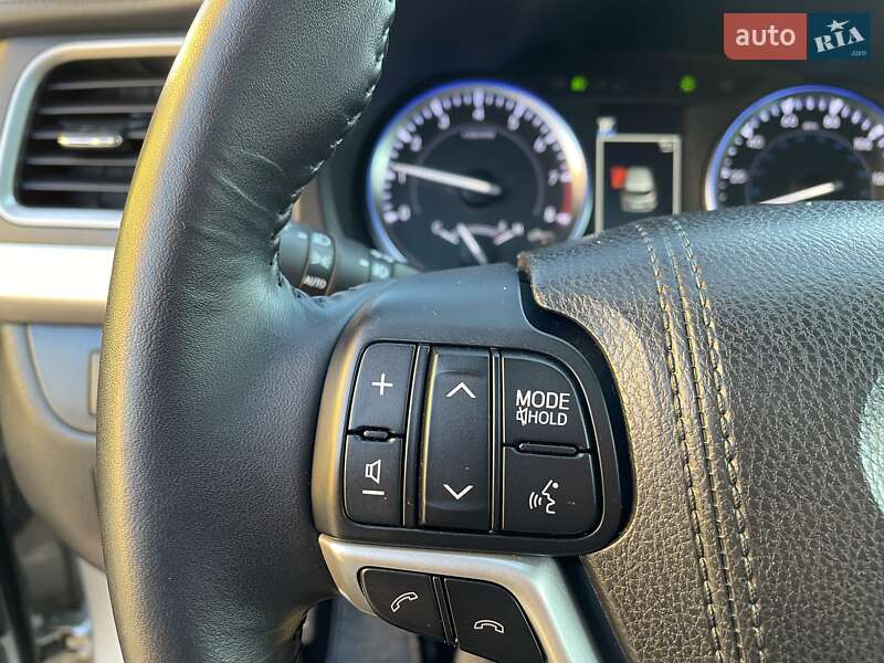 Внедорожник / Кроссовер Toyota Highlander 2018 в Ивано-Франковске