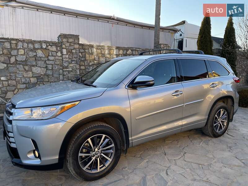 Внедорожник / Кроссовер Toyota Highlander 2018 в Ивано-Франковске