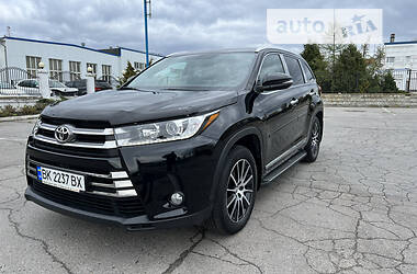 Внедорожник / Кроссовер Toyota Highlander 2017 в Ровно