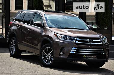 Внедорожник / Кроссовер Toyota Highlander 2017 в Киеве