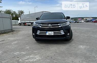 Внедорожник / Кроссовер Toyota Highlander 2017 в Черновцах