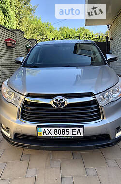 Внедорожник / Кроссовер Toyota Highlander 2015 в Богодухове