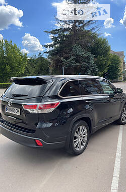 Внедорожник / Кроссовер Toyota Highlander 2015 в Коростене