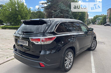 Внедорожник / Кроссовер Toyota Highlander 2015 в Коростене