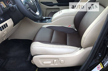 Внедорожник / Кроссовер Toyota Highlander 2014 в 