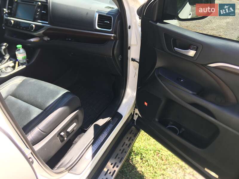Позашляховик / Кросовер Toyota Highlander 2014 в Харкові