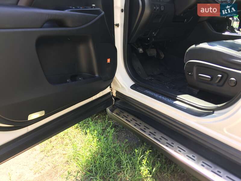 Позашляховик / Кросовер Toyota Highlander 2014 в Харкові