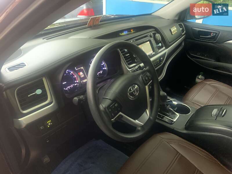 Позашляховик / Кросовер Toyota Highlander 2018 в Тернополі
