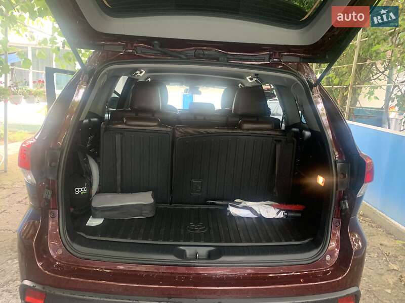 Позашляховик / Кросовер Toyota Highlander 2018 в Тернополі