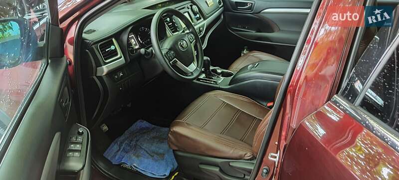 Позашляховик / Кросовер Toyota Highlander 2018 в Тернополі