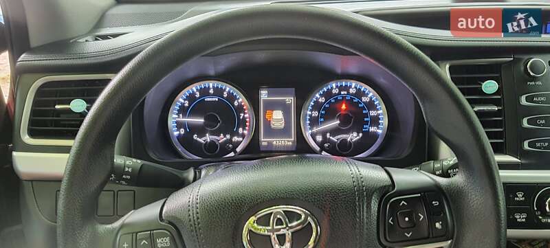 Позашляховик / Кросовер Toyota Highlander 2018 в Тернополі