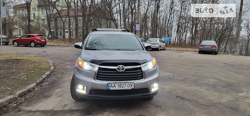 Внедорожник / Кроссовер Toyota Highlander 2016 в Киеве