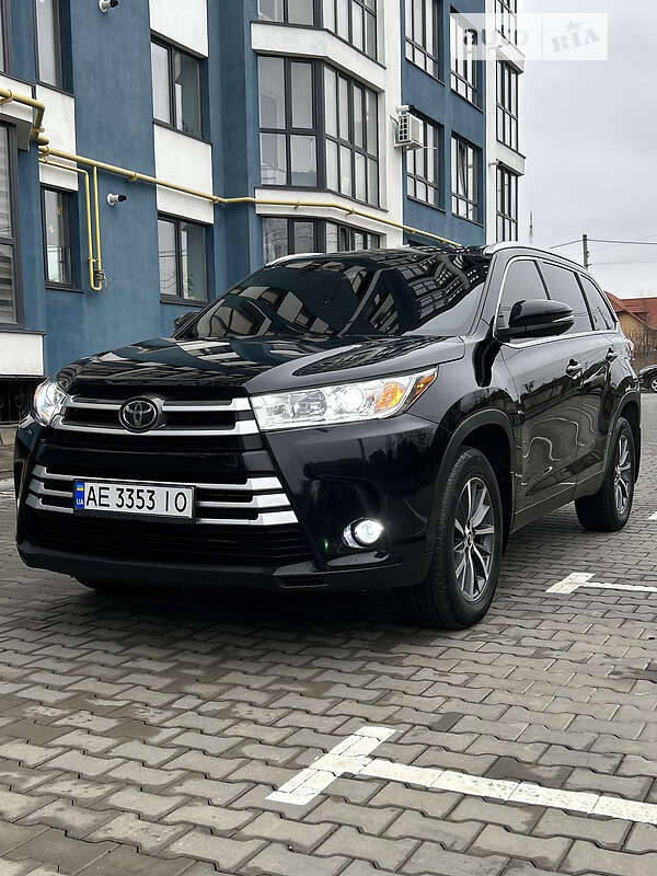 Позашляховик / Кросовер Toyota Highlander 2018 в Дніпрі