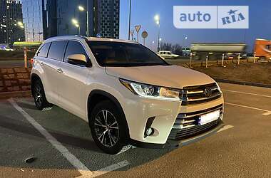 Внедорожник / Кроссовер Toyota Highlander 2016 в Киеве