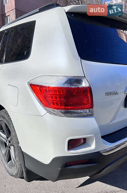 Позашляховик / Кросовер Toyota Highlander 2013 в Дніпрі