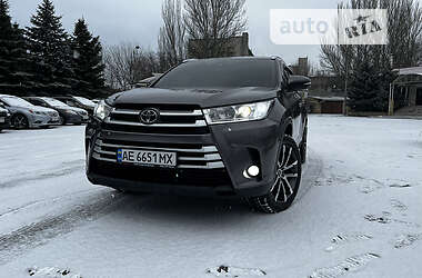 Позашляховик / Кросовер Toyota Highlander 2017 в Дніпрі