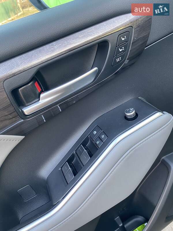Внедорожник / Кроссовер Toyota Highlander 2020 в Кропивницком