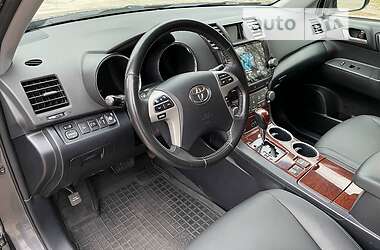 Позашляховик / Кросовер Toyota Highlander 2011 в Кривому Розі