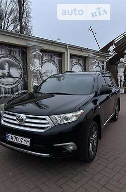 Внедорожник / Кроссовер Toyota Highlander 2011 в 