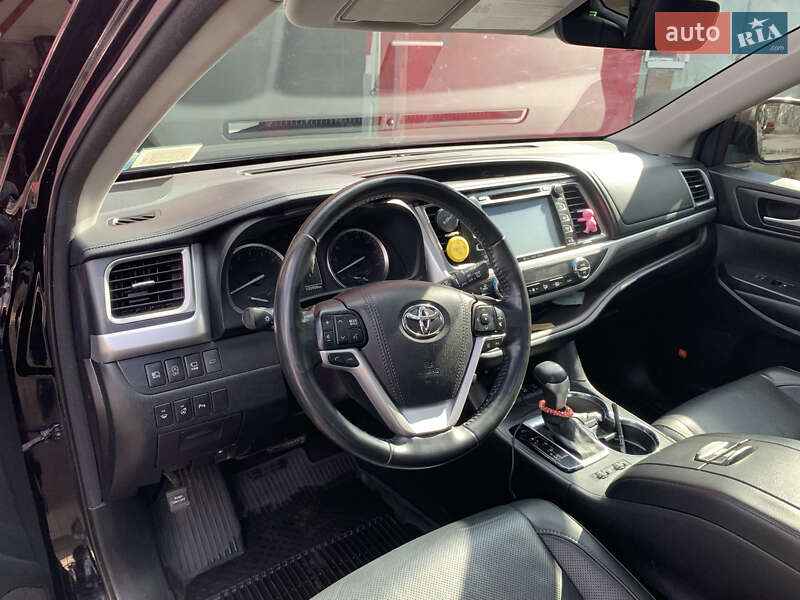 Позашляховик / Кросовер Toyota Highlander 2017 в Львові