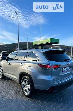 Позашляховик / Кросовер Toyota Highlander 2015 в 