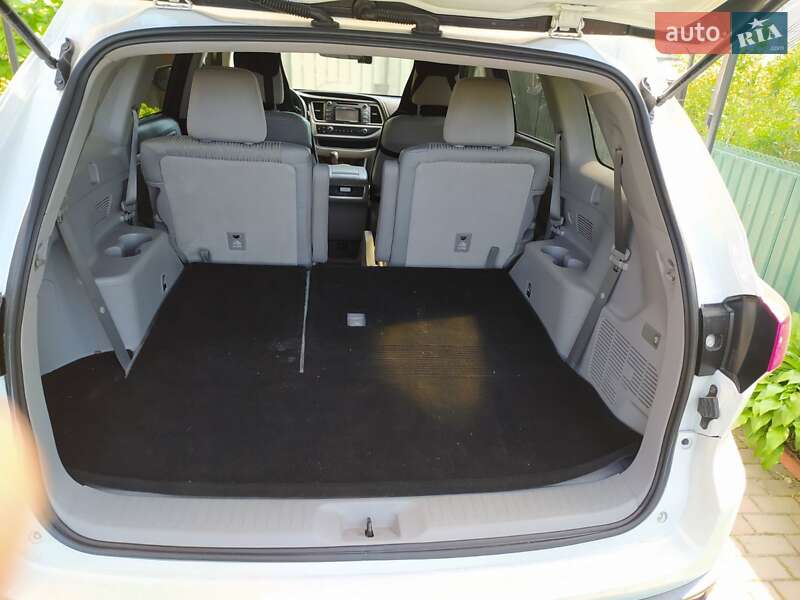 Внедорожник / Кроссовер Toyota Highlander 2017 в Хмельницком