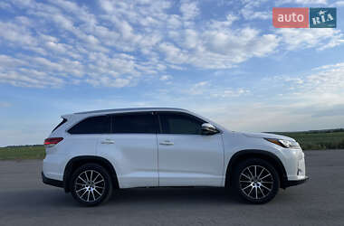 Внедорожник / Кроссовер Toyota Highlander 2018 в Шепетовке