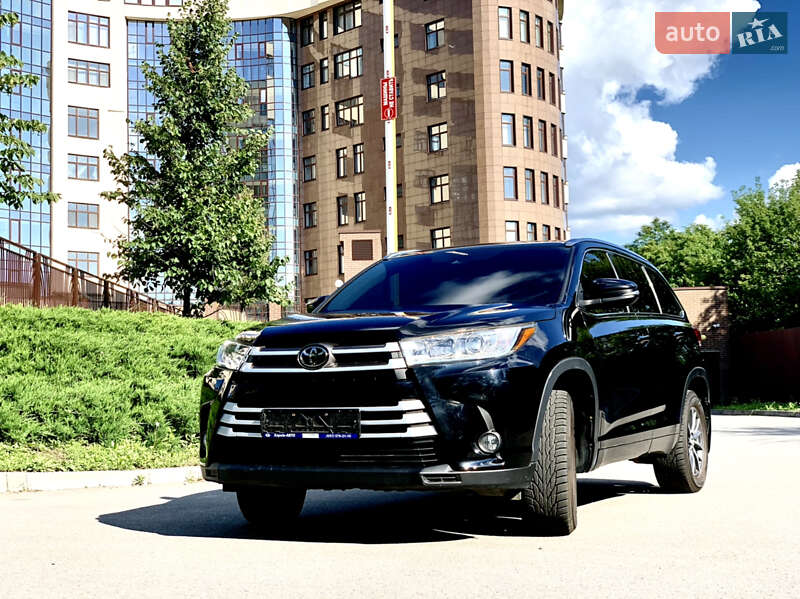 Позашляховик / Кросовер Toyota Highlander 2018 в Харкові