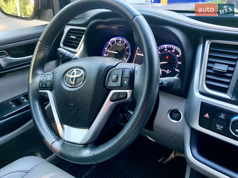 Позашляховик / Кросовер Toyota Highlander 2018 в Харкові