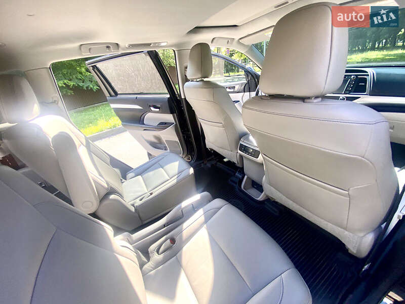 Позашляховик / Кросовер Toyota Highlander 2018 в Харкові