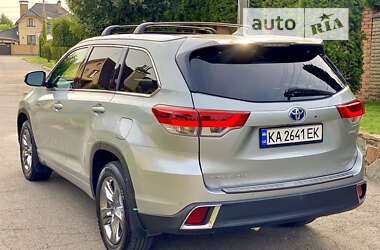 Позашляховик / Кросовер Toyota Highlander 2017 в Києві