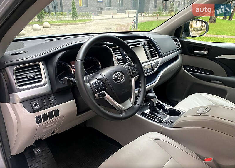 Внедорожник / Кроссовер Toyota Highlander 2014 в Львове фото 10 Внедорожник / Кроссовер Toyota Highlander 2014 в Львове