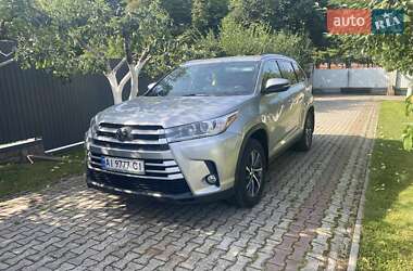 Внедорожник / Кроссовер Toyota Highlander 2019 в 