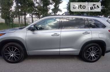 Внедорожник / Кроссовер Toyota Highlander 2017 в Киеве