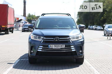 Внедорожник / Кроссовер Toyota Highlander 2017 в 