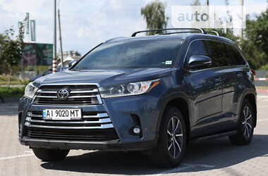 Внедорожник / Кроссовер Toyota Highlander 2017 в 