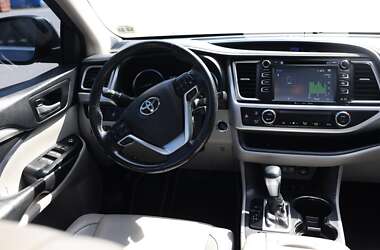 Внедорожник / Кроссовер Toyota Highlander 2017 в 