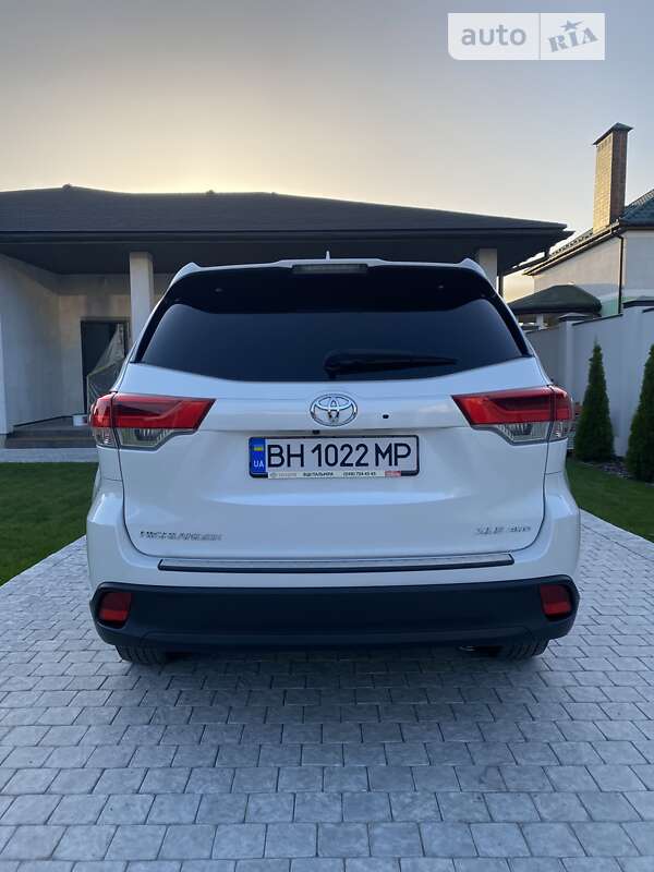 Позашляховик / Кросовер Toyota Highlander 2017 в Одесі