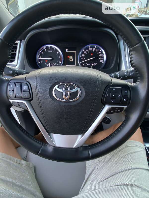 Позашляховик / Кросовер Toyota Highlander 2017 в Одесі