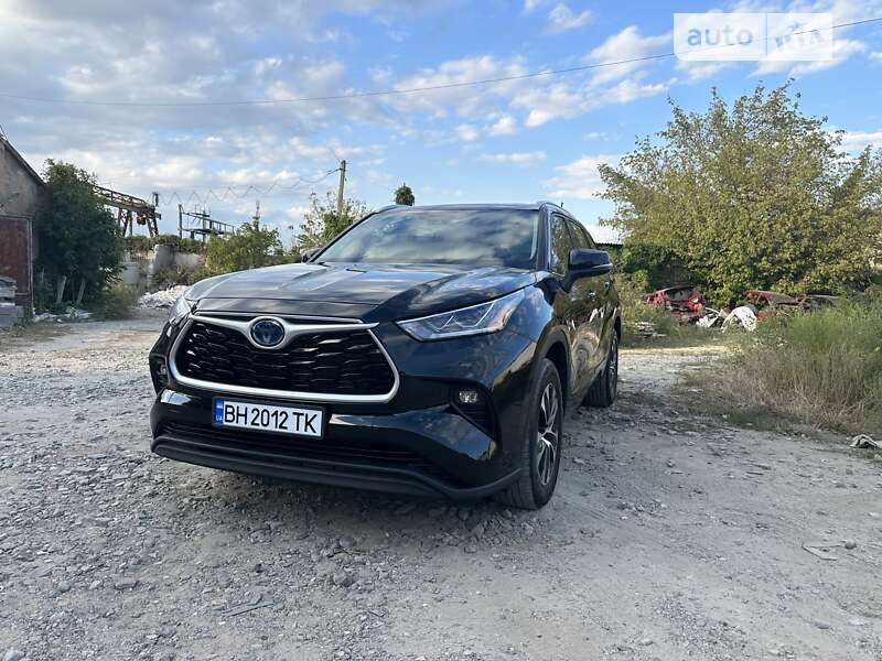 Внедорожник / Кроссовер Toyota Highlander 2022 в 