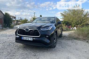 Внедорожник / Кроссовер Toyota Highlander 2022 в 