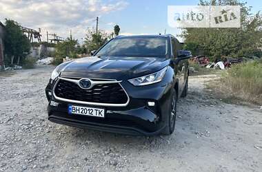 Внедорожник / Кроссовер Toyota Highlander 2022 в 