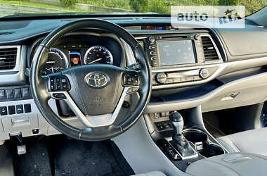 Позашляховик / Кросовер Toyota Highlander 2017 в Івано-Франківську