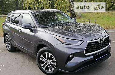 Позашляховик / Кросовер Toyota Highlander 2023 в 