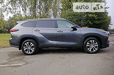 Позашляховик / Кросовер Toyota Highlander 2023 в 