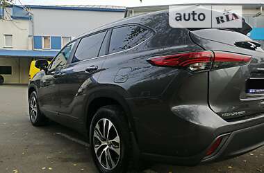 Позашляховик / Кросовер Toyota Highlander 2023 в 