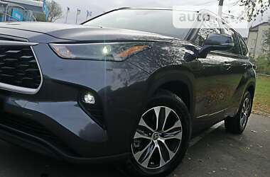 Позашляховик / Кросовер Toyota Highlander 2023 в 